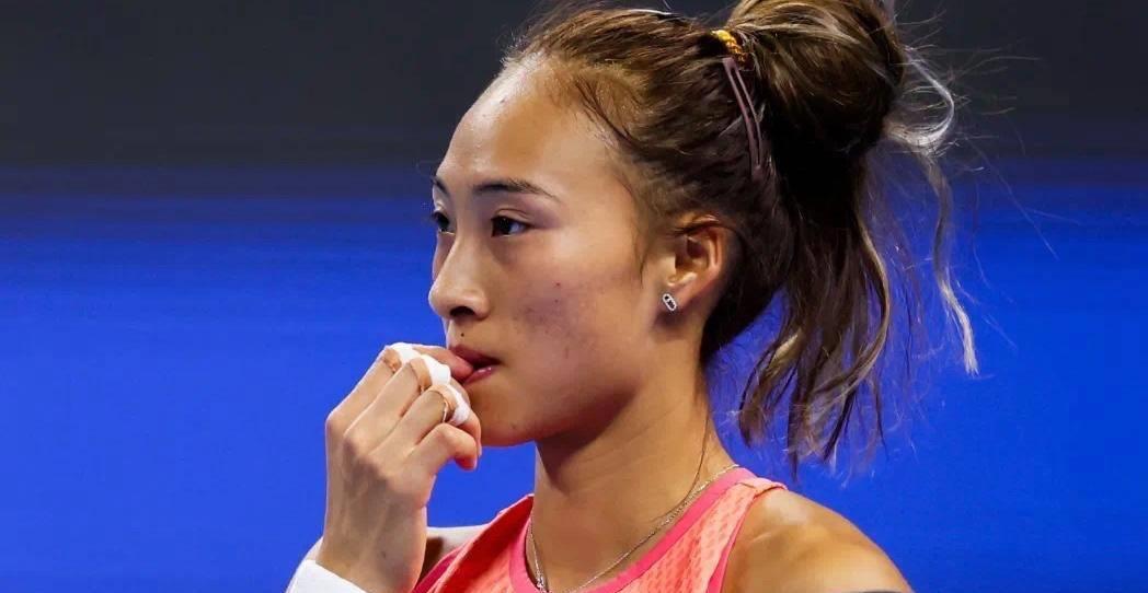 九游体育-阿扎伦卡在日本队比赛中赛况扑朔迷离，精彩发挥引发热议！